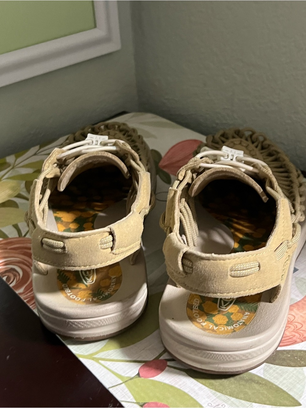 Keen UNEEK Women’s Sandals Yellow Daisies On Side - Picture 7 of 9
